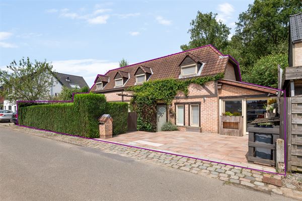 Rustieke instapklare woning met 2 slaapkamers en ruim terras