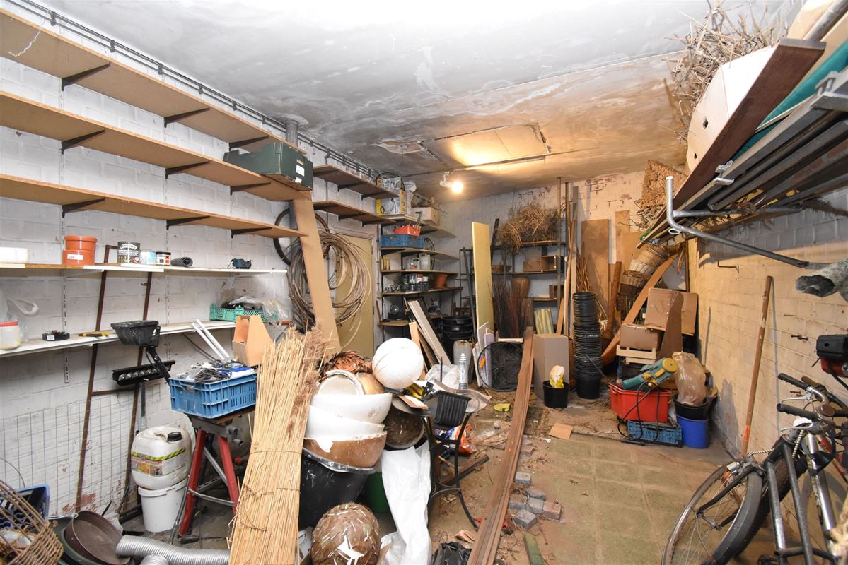 Ruim handelspand met woonst en garage(s) in het centrum van Lier