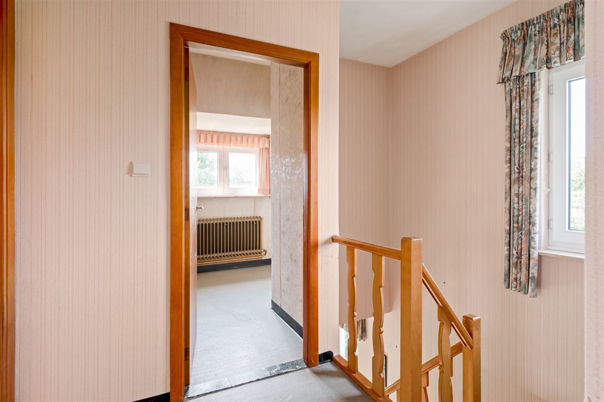 Te renoveren ruime open bebouwing in een rustige straat