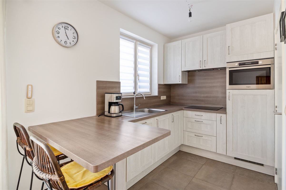 Ruim appartement met 3 slaapkamers, groot terras en dubbele carport