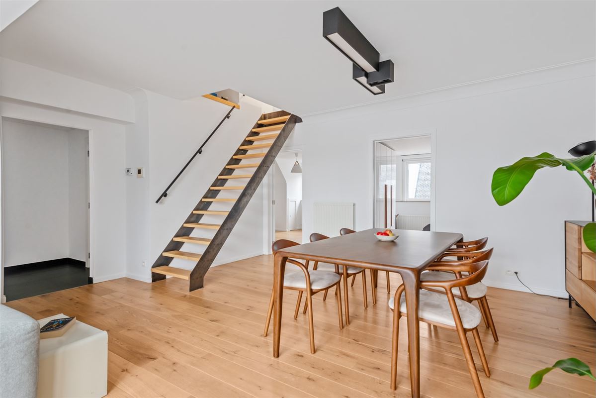 Gemeubeld duplex appartement met autostaanplaats