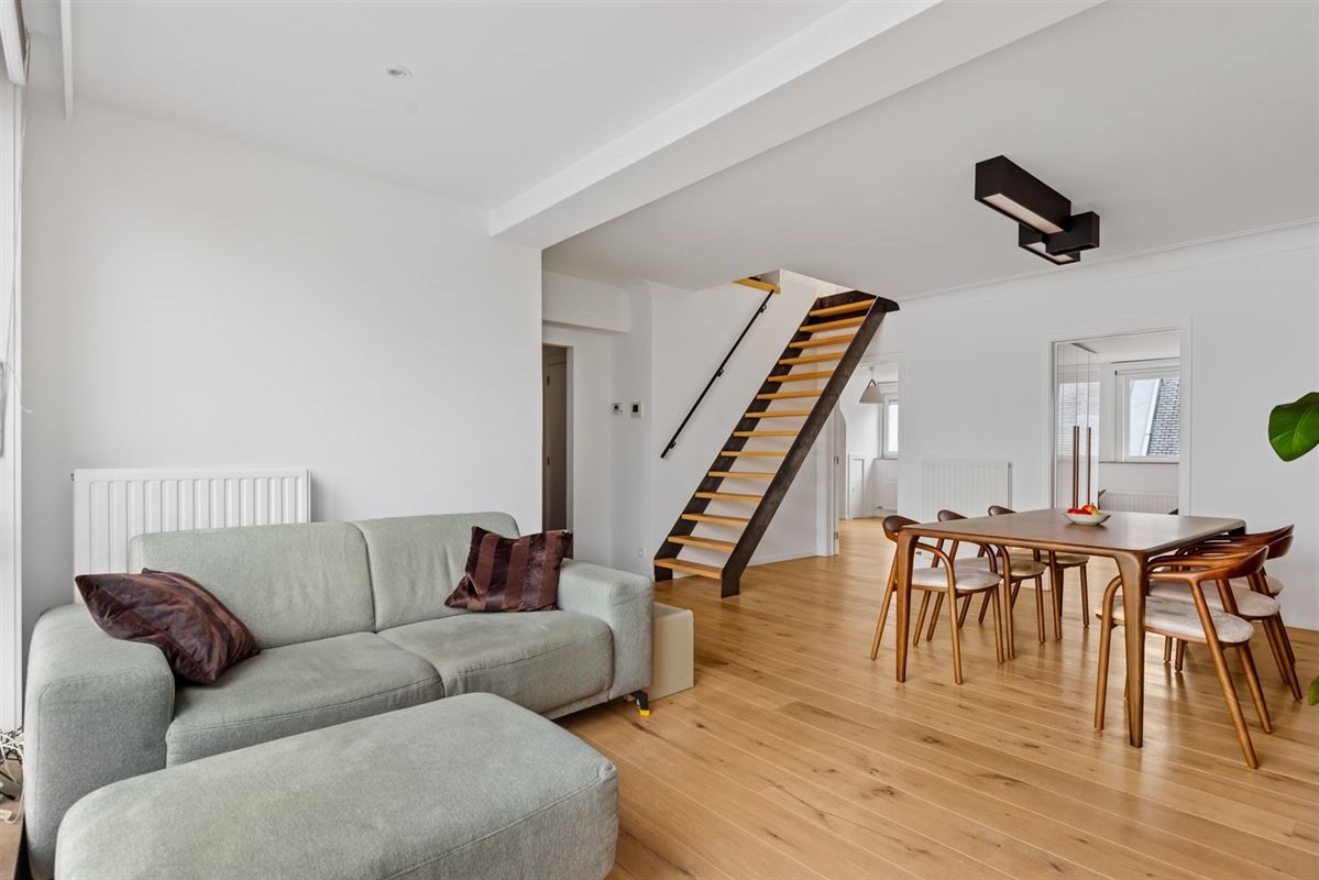 Gemeubeld duplex appartement met autostaanplaats