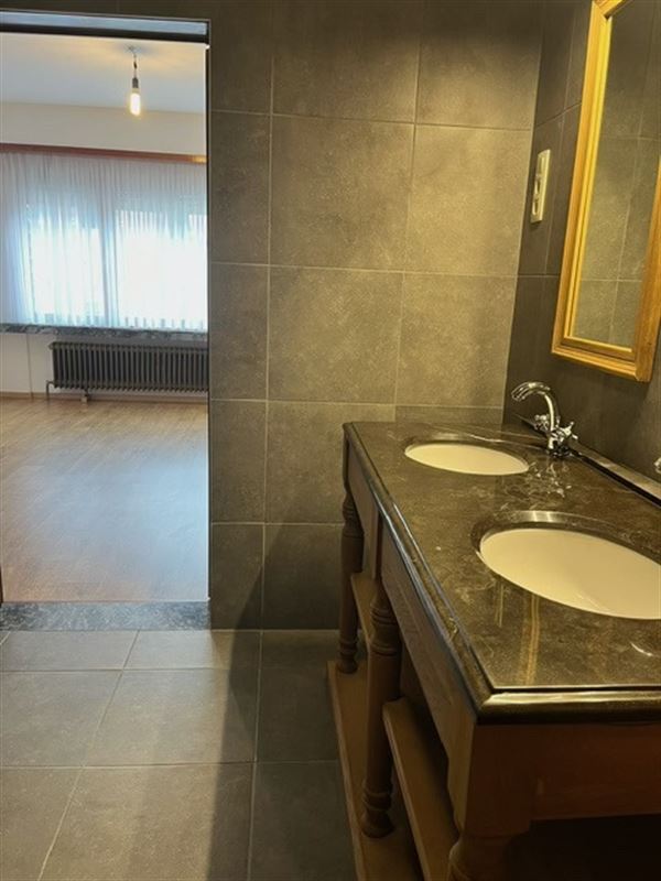 Gelijkvloers appartement met 1 slaapkamer en mooie tuin