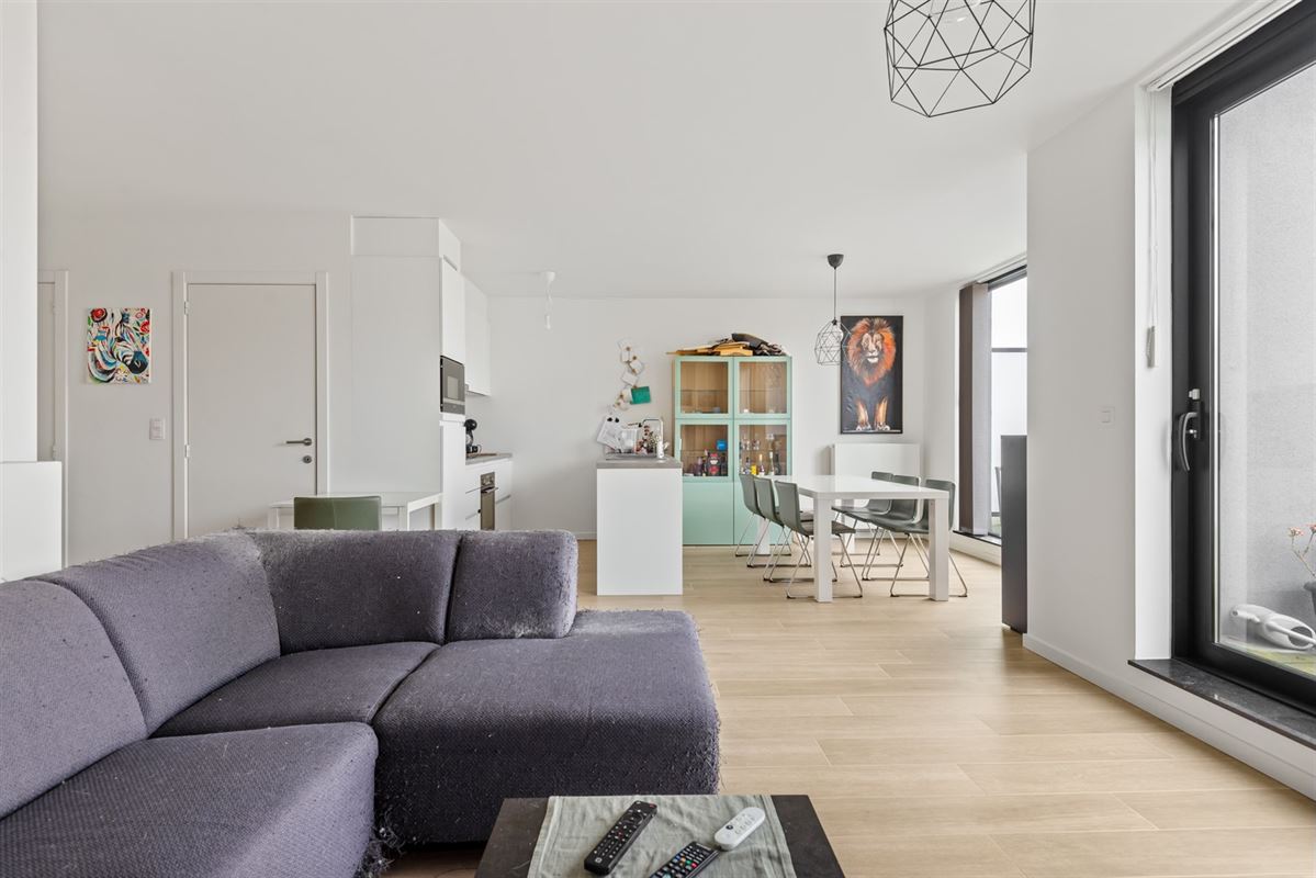 Appartement met 2 slaapkamers, ruim terras + autostaanplaats