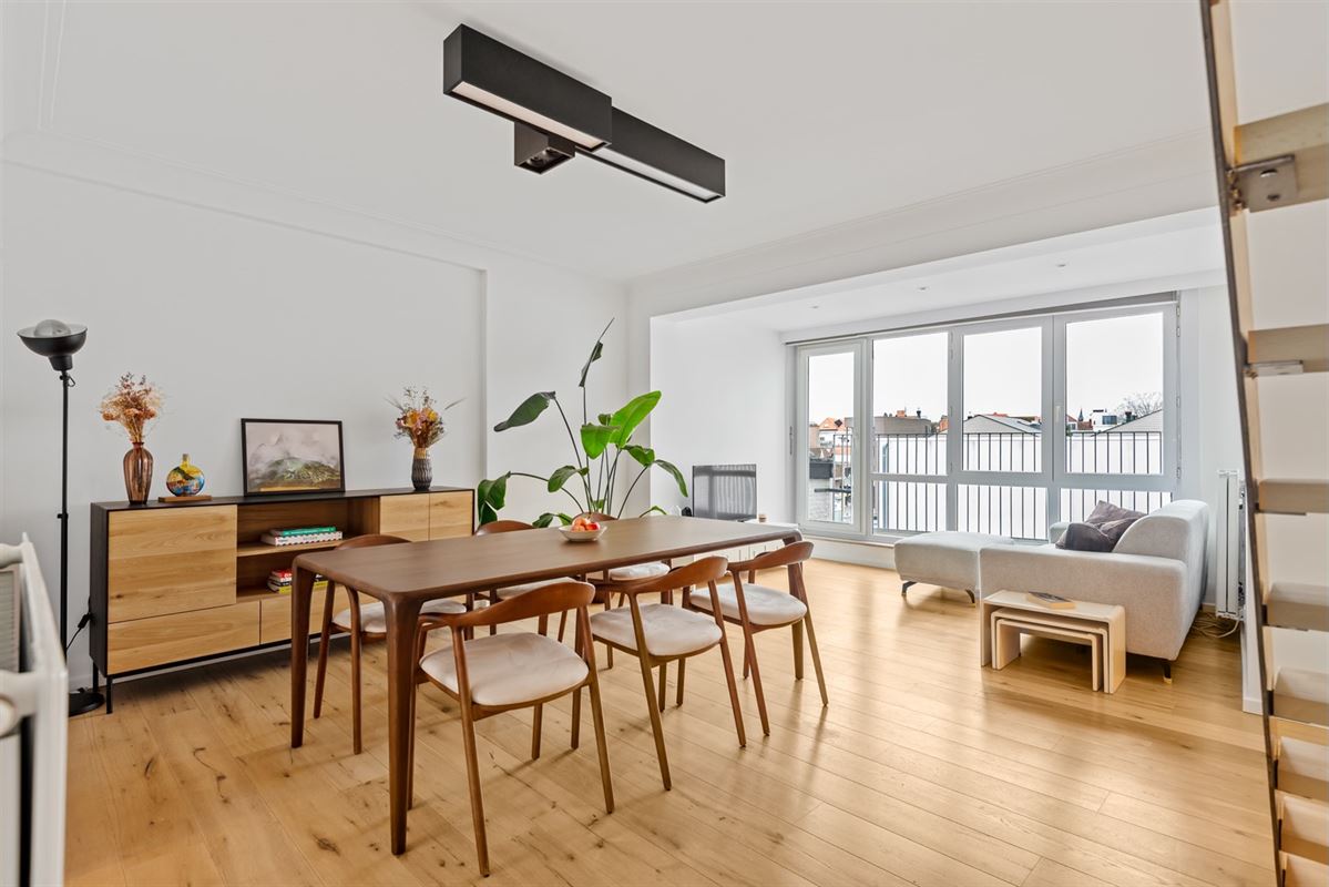 Gemeubeld duplex appartement met autostaanplaats