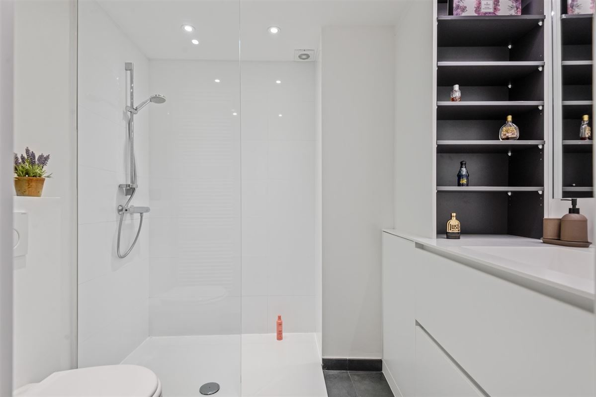 Gemeubeld duplex appartement met autostaanplaats