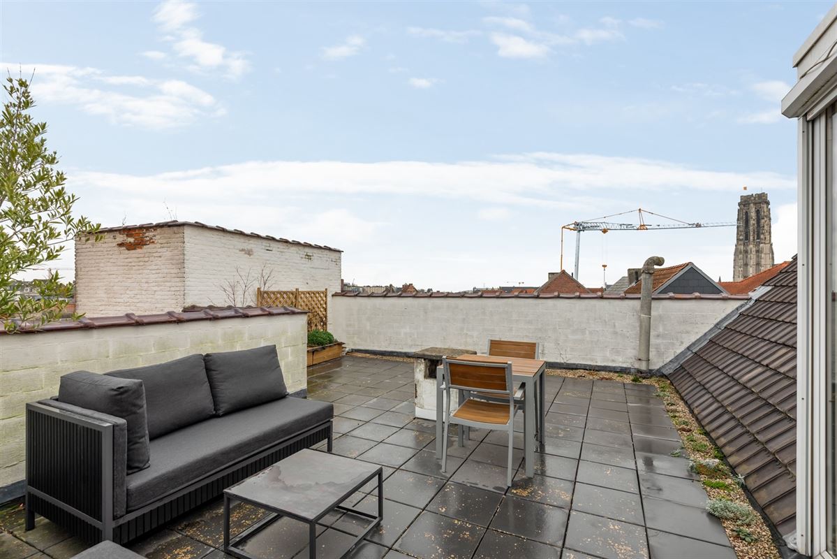 Gemeubeld duplex appartement met autostaanplaats