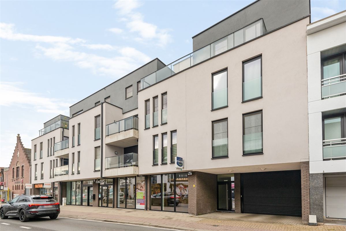 Appartement met 2 slaapkamers, ruim terras + autostaanplaats