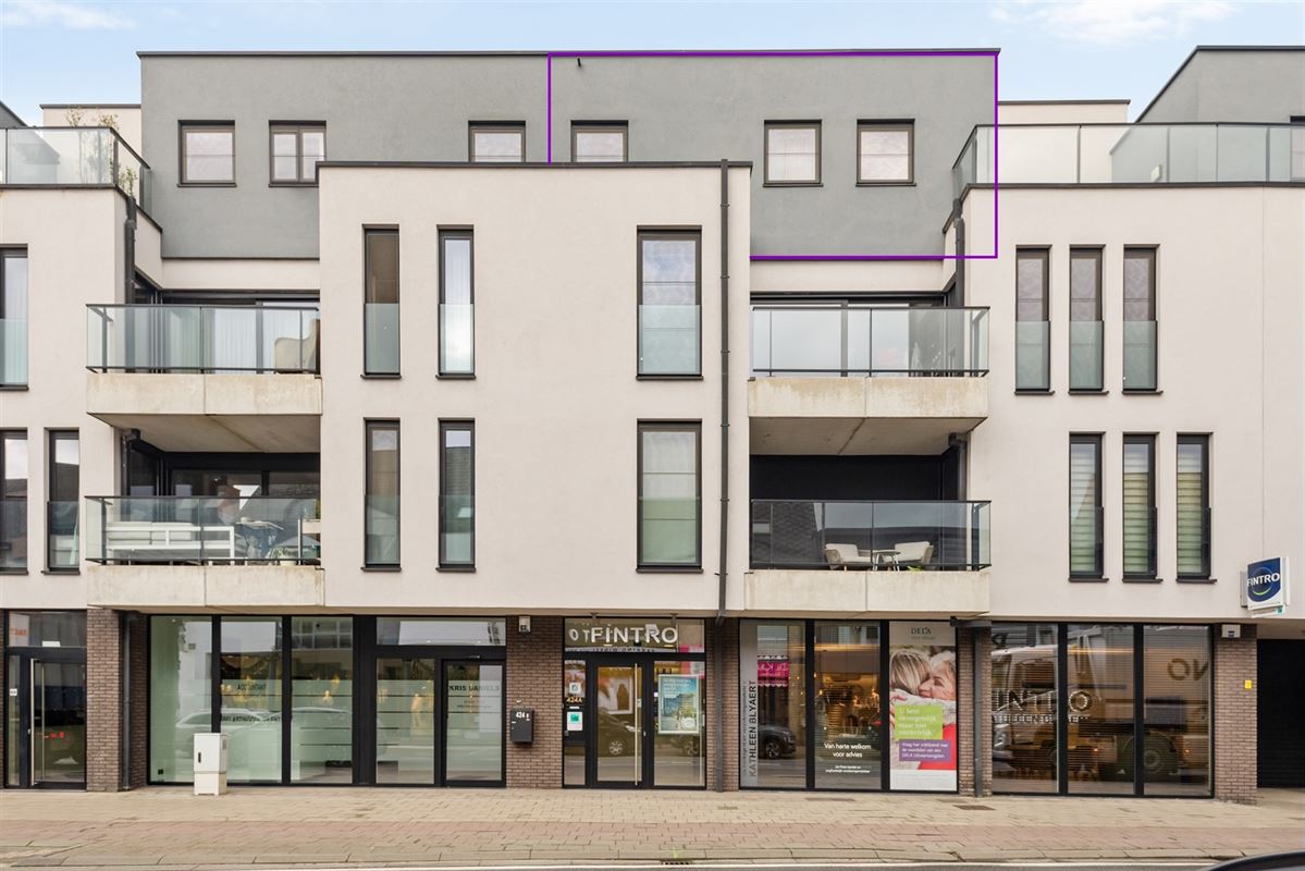 Appartement met 2 slaapkamers, ruim terras + autostaanplaats