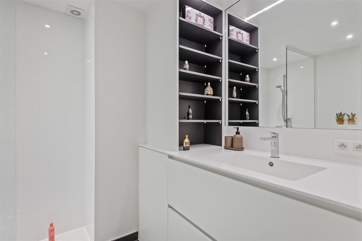 Gemeubeld duplex appartement met autostaanplaats