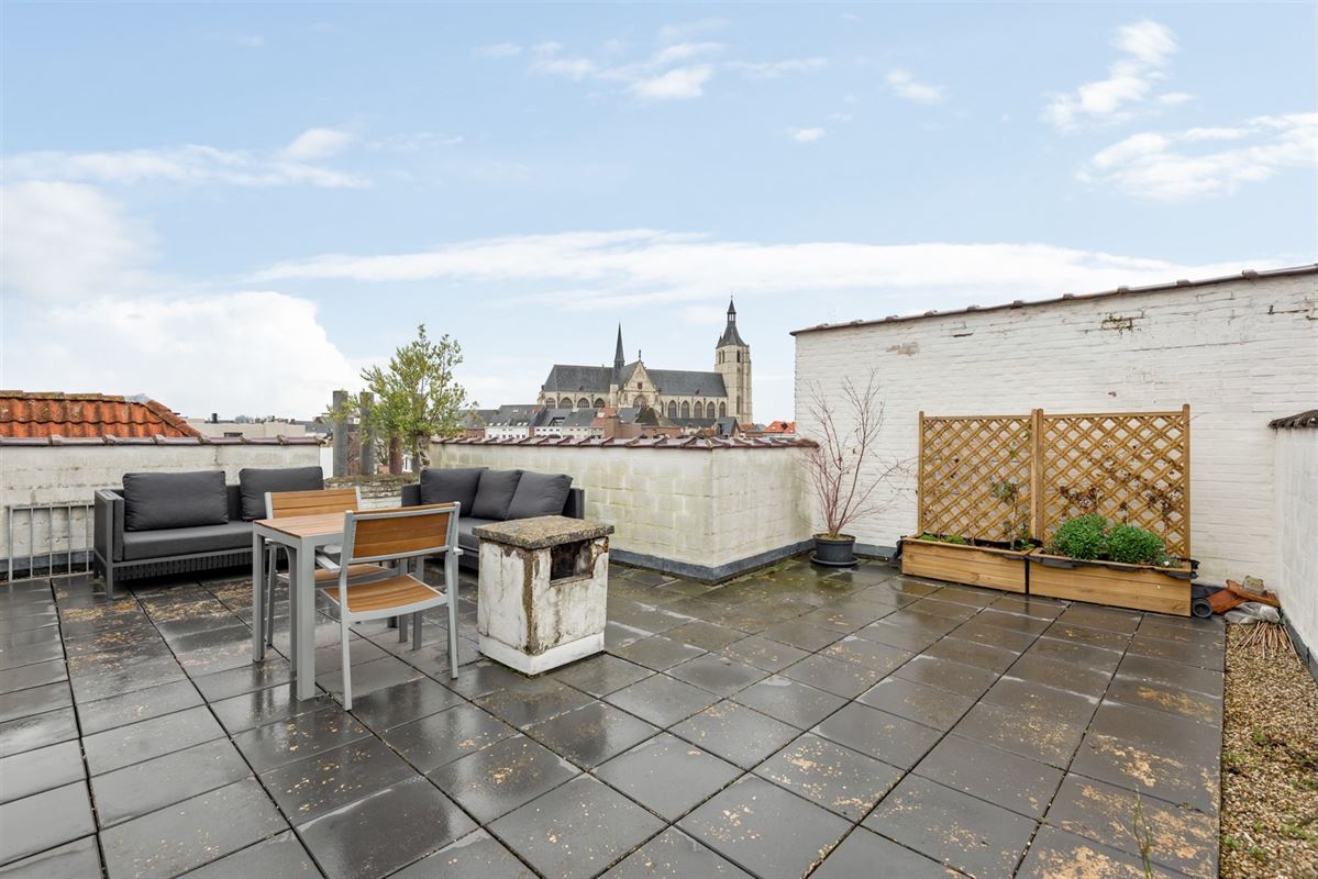 Gemeubeld duplex appartement met autostaanplaats