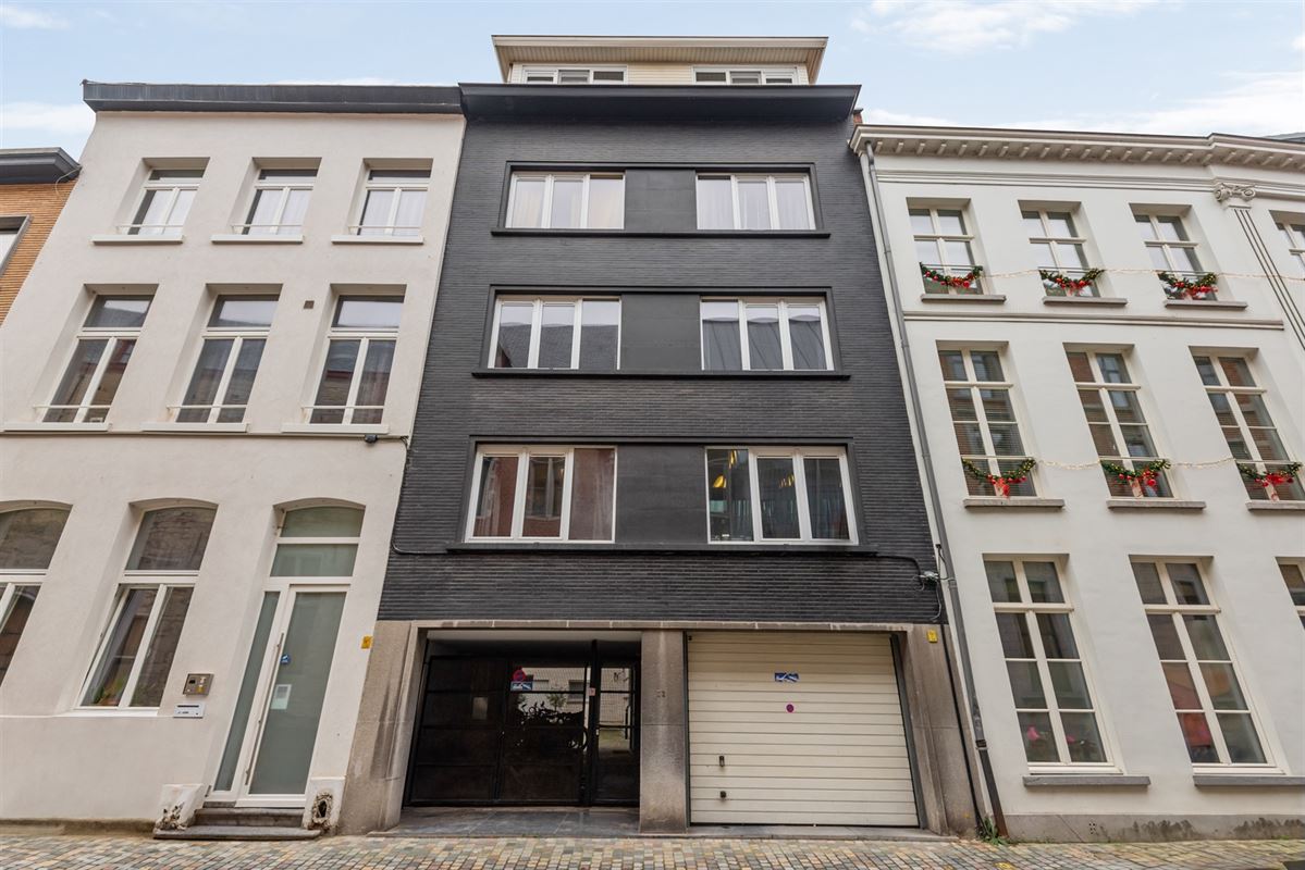 Gemeubeld duplex appartement met autostaanplaats
