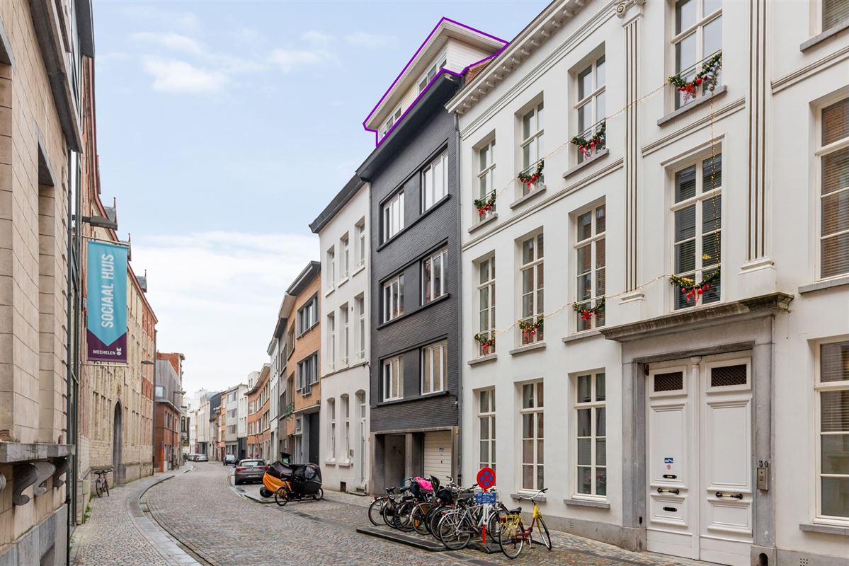 Gemeubeld duplex appartement met autostaanplaats