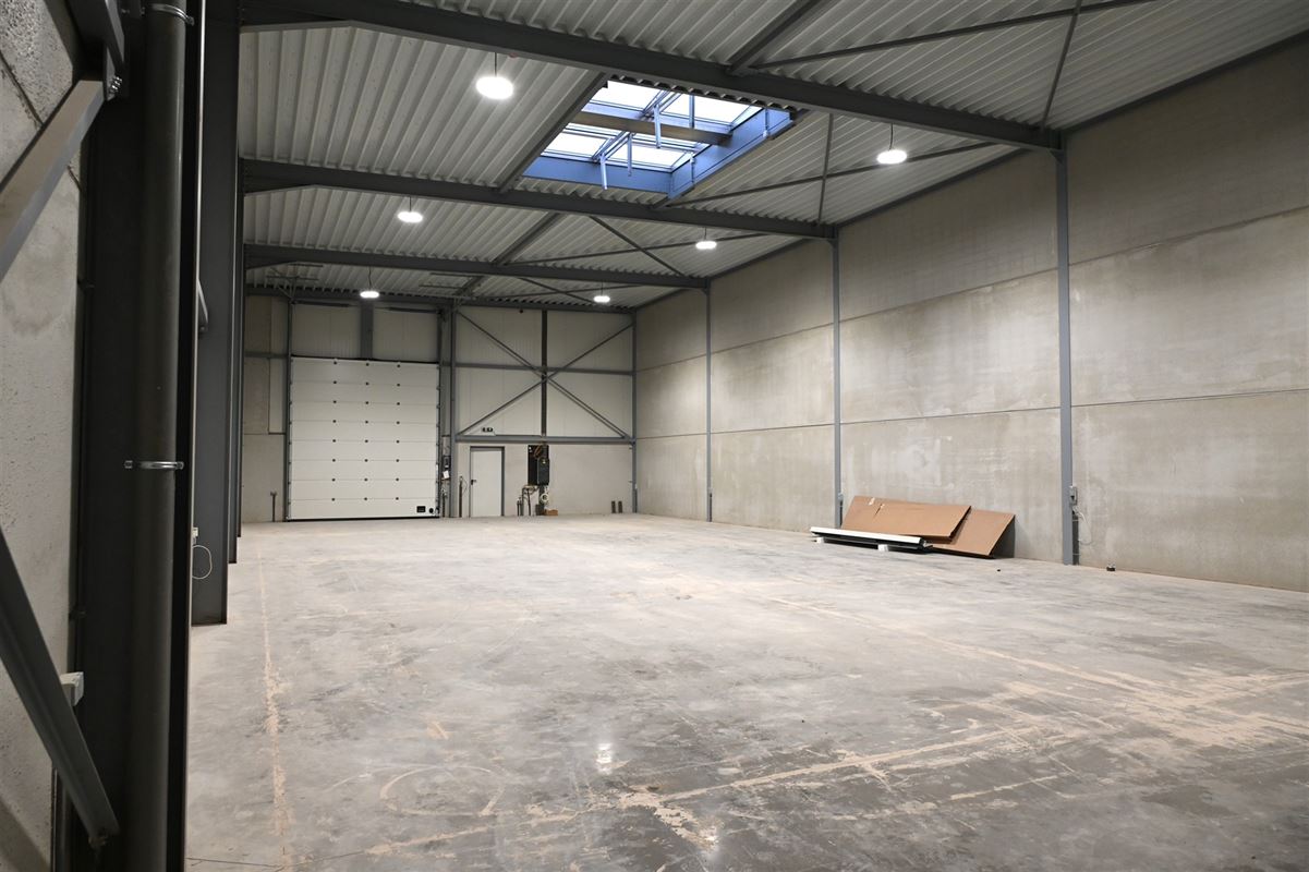 Nieuwe KMO unit/opslagplaats op uitstekende locatie!