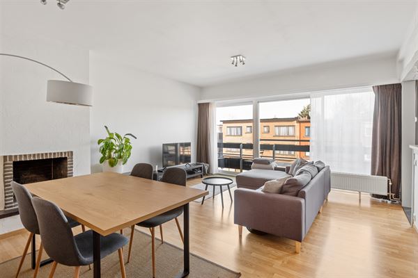 Gezellig lichtrijk appartement met terras, kelder en garagebox