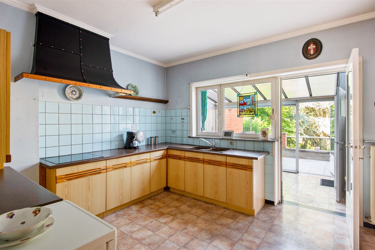 Goed gesitueerde bel-étage met zonnige tuin