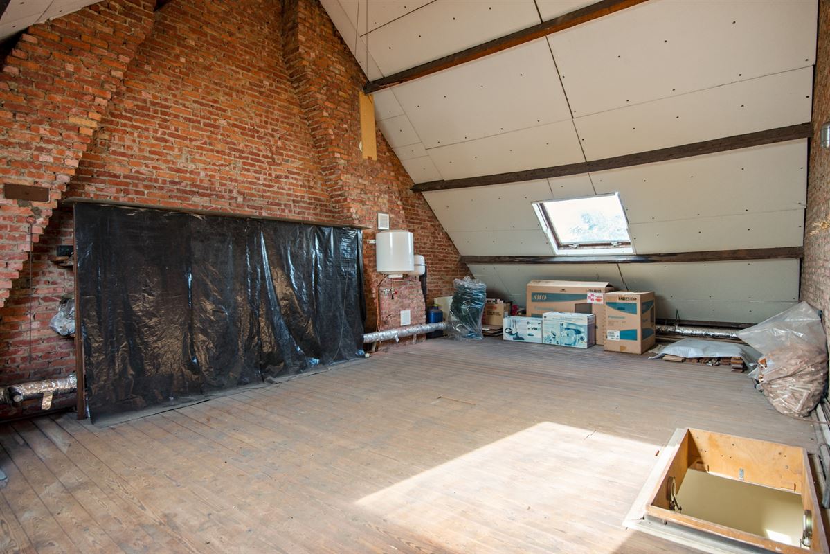 Goed gesitueerde bel-étage met zonnige tuin