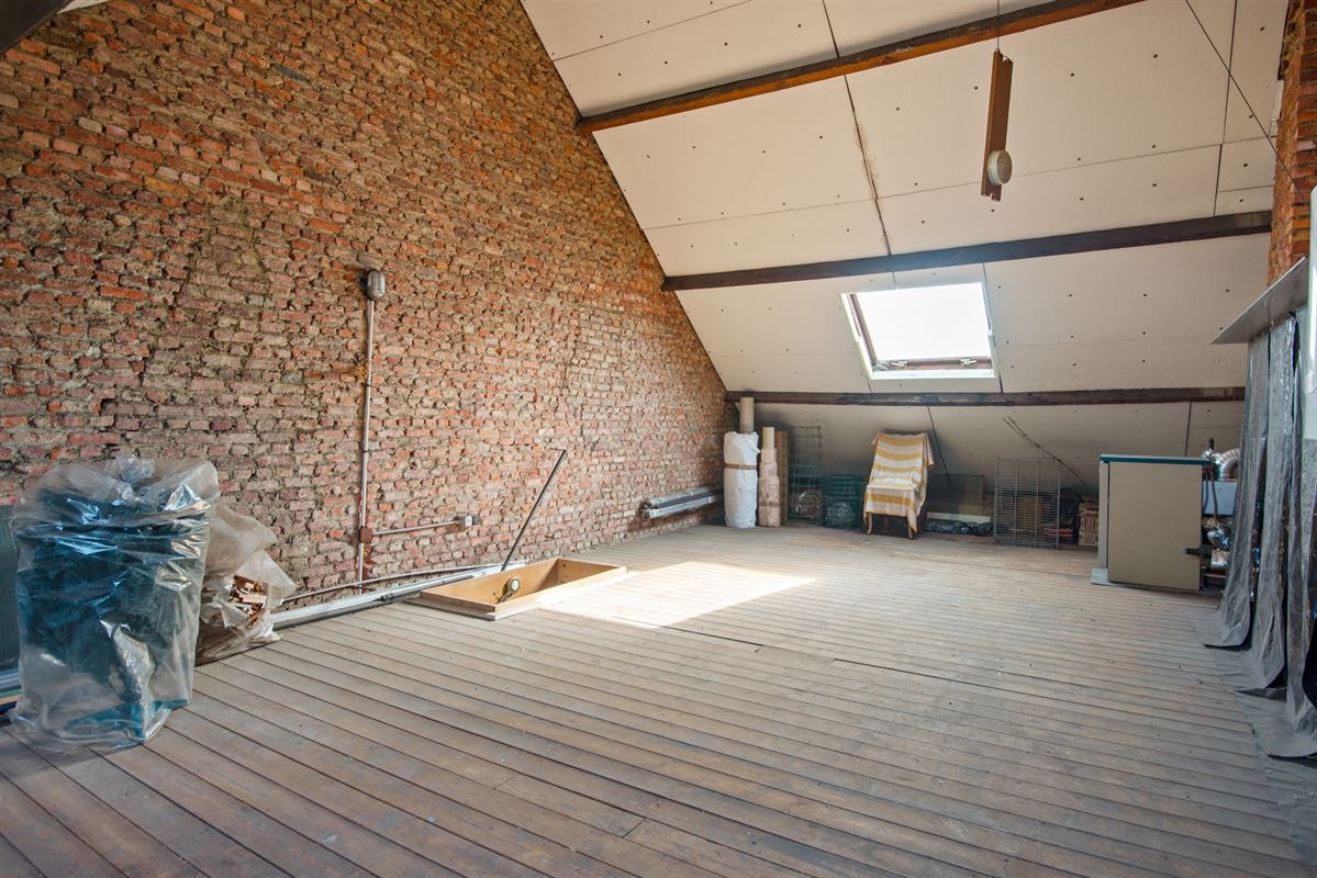 Goed gesitueerde bel-étage met zonnige tuin