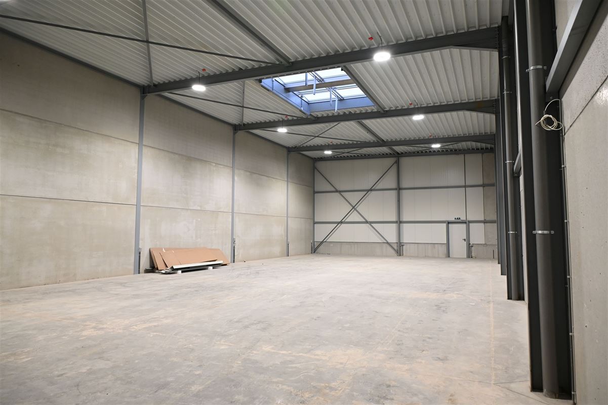 Nieuwe KMO unit/opslagplaats op uitstekende locatie!