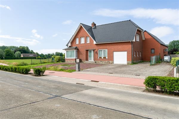 Zeer ruime open bebouwing op een perceel van 2185 m2
