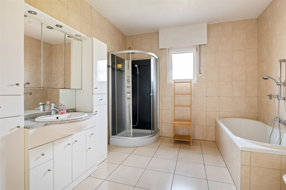 Zeer ruime open bebouwing op een perceel van 2185 m2