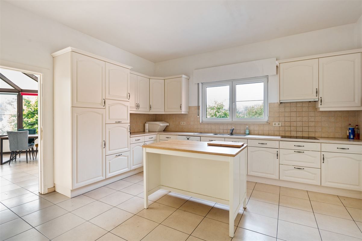 Zeer ruime open bebouwing op een perceel van 2185 m2