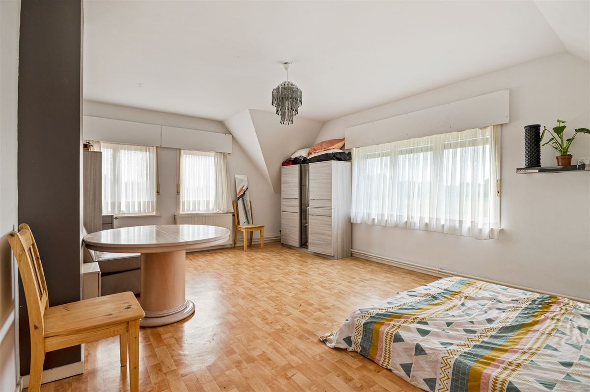 Zeer ruime open bebouwing op een perceel van 2185 m2