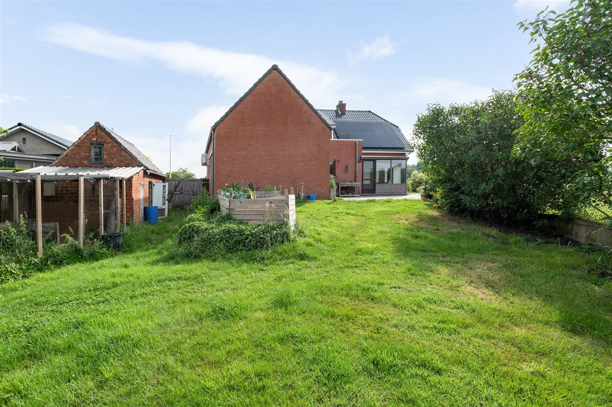 Zeer ruime open bebouwing op een perceel van 2185 m2