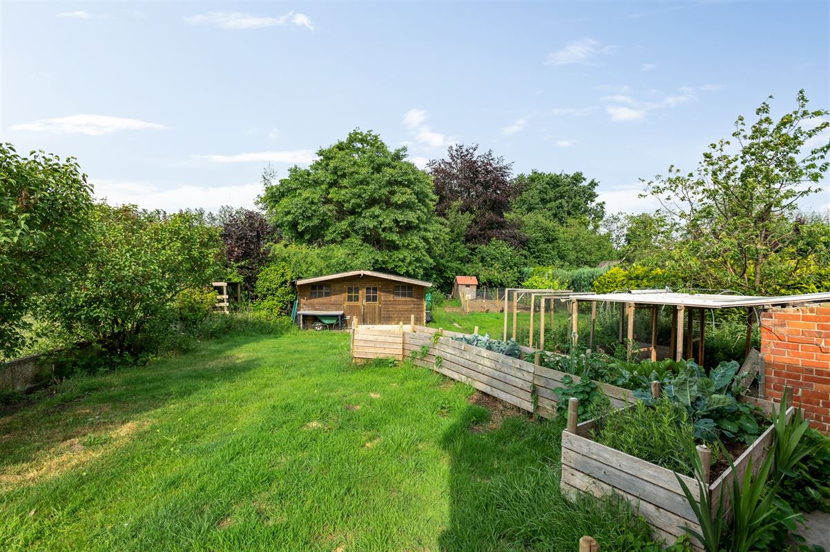 Zeer ruime open bebouwing op een perceel van 2185 m2