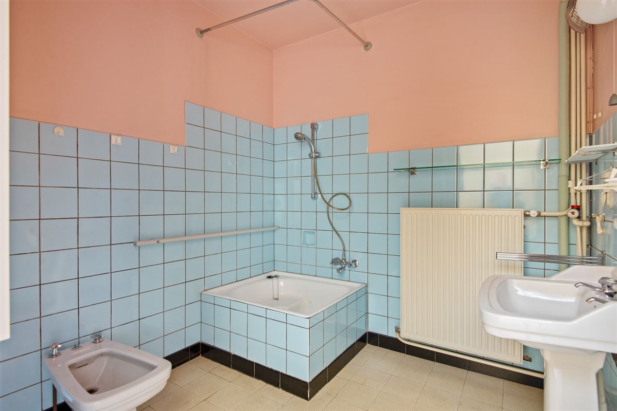 Goed gesitueerde bel-étage met zonnige tuin