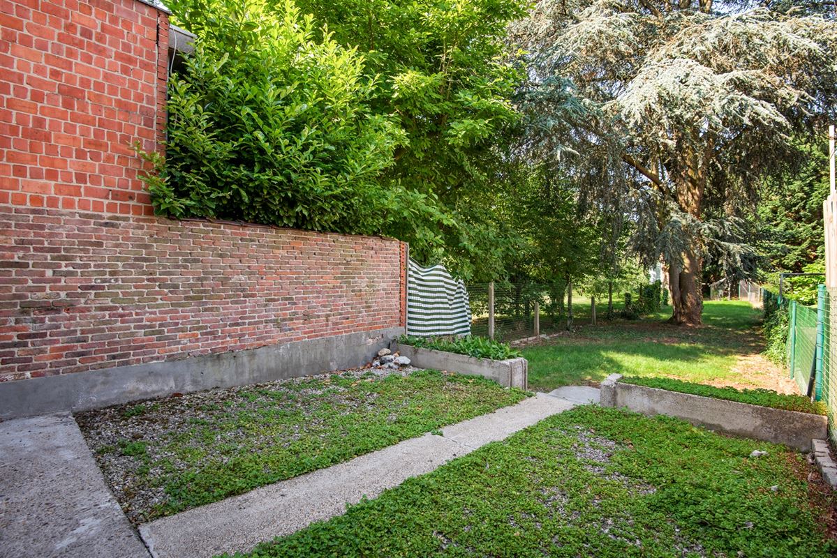 Goed gesitueerde bel-étage met zonnige tuin