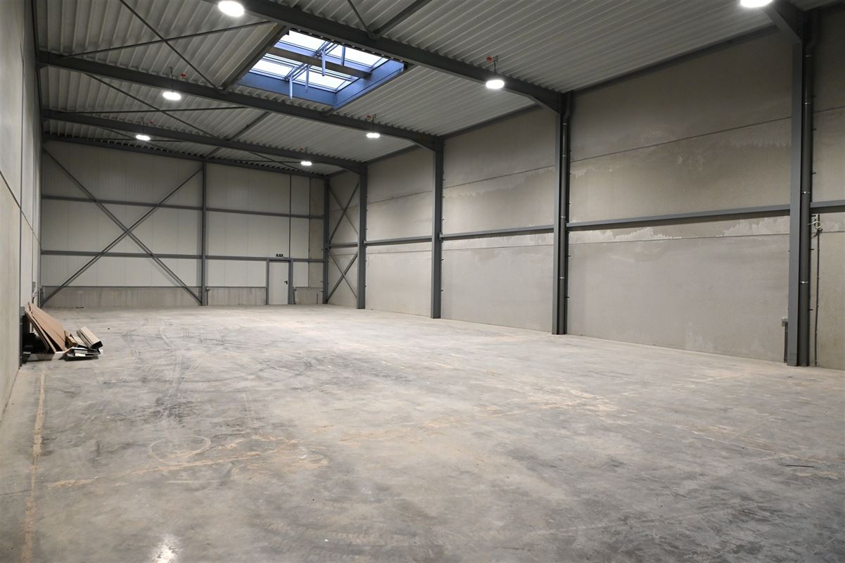 Nieuwe KMO unit/opslagplaats op uitstekende locatie!