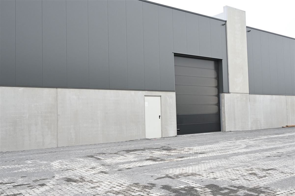 Nieuwe KMO unit/opslagplaats op uitstekende locatie!