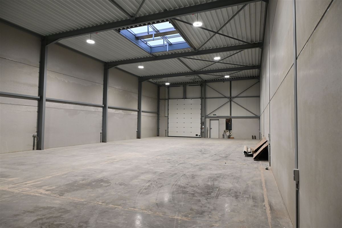 Nieuwe KMO unit/opslagplaats op uitstekende locatie!