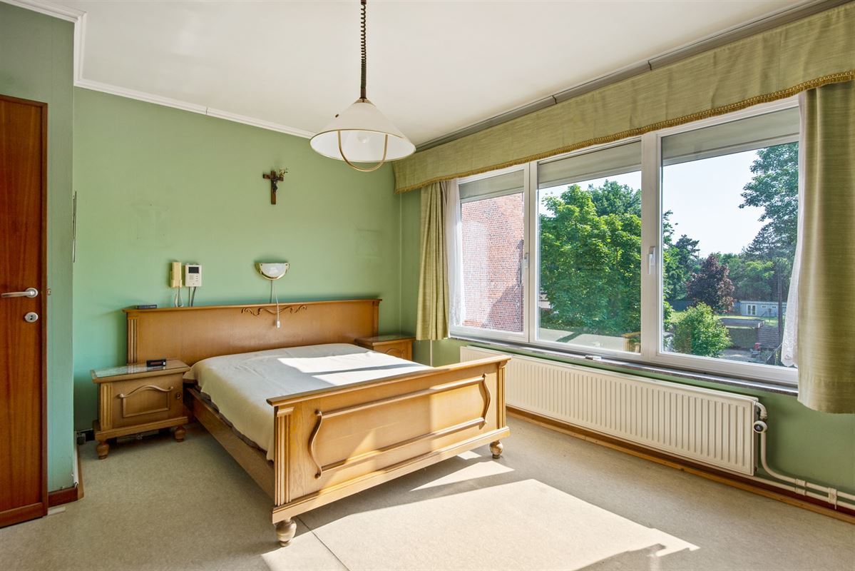 Goed gesitueerde bel-étage met zonnige tuin