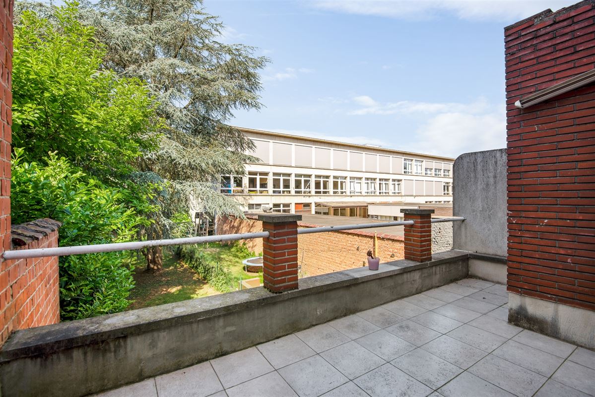 Goed gesitueerde bel-étage met zonnige tuin