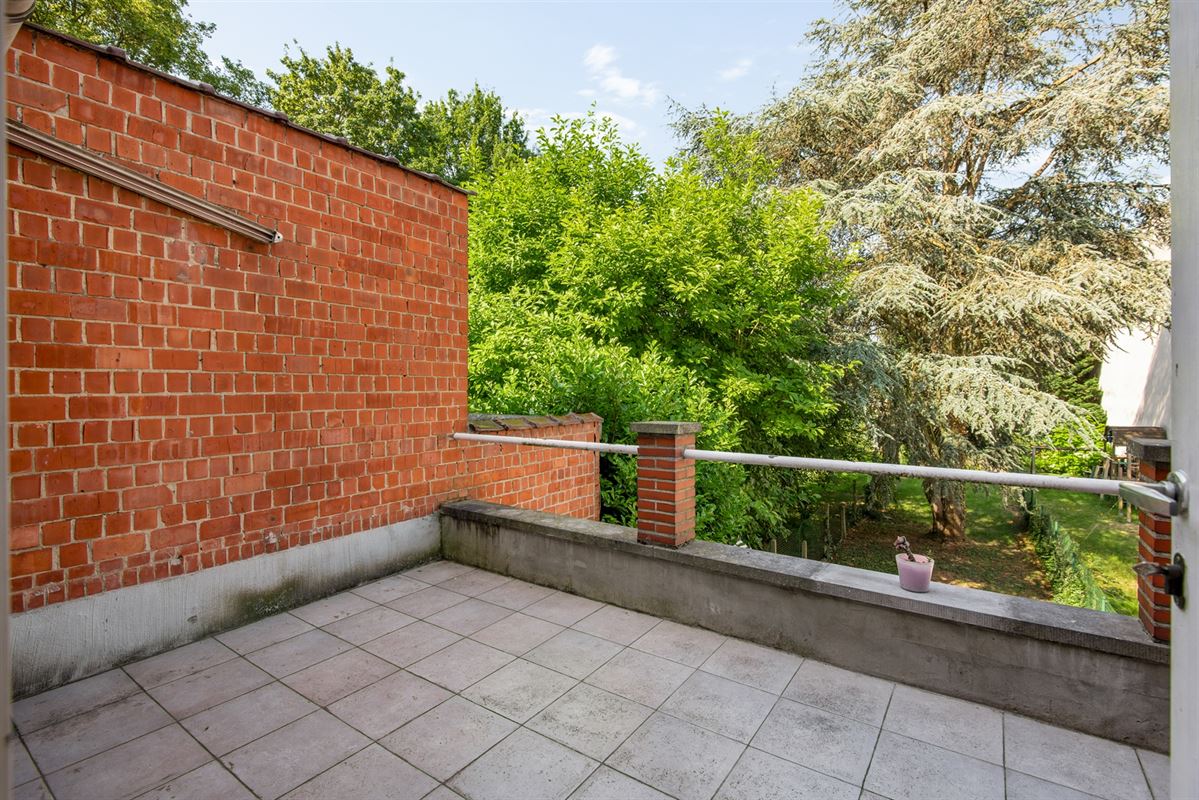 Goed gesitueerde bel-étage met zonnige tuin