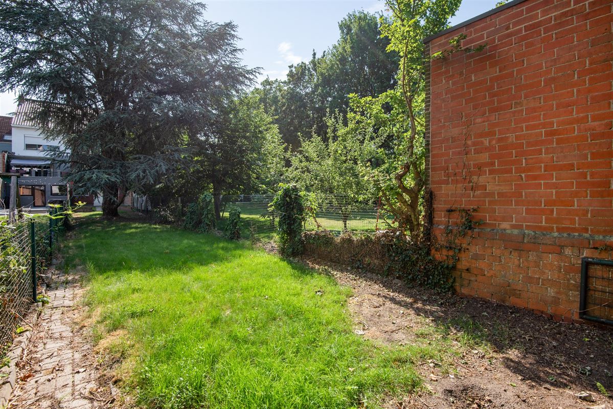 Goed gesitueerde bel-étage met zonnige tuin