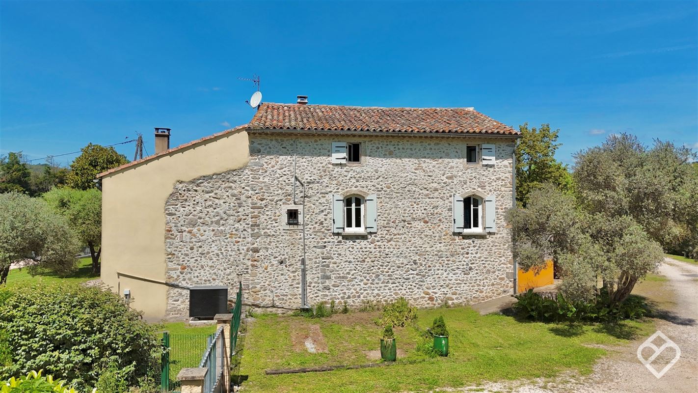 Superbe mas avec gîte et studio sur 4 hectares