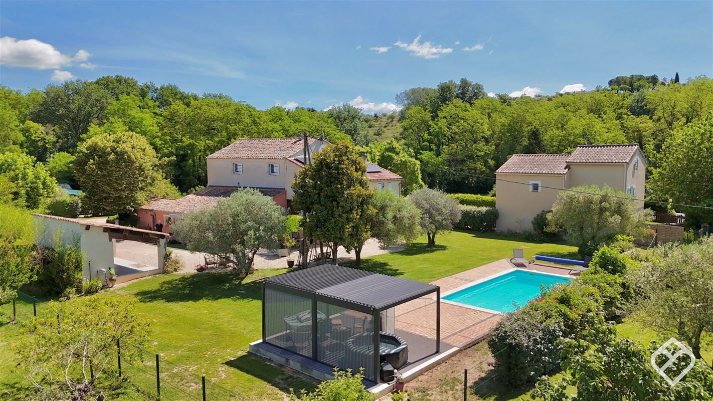 Superbe mas avec gîte et studio sur 4 hectares