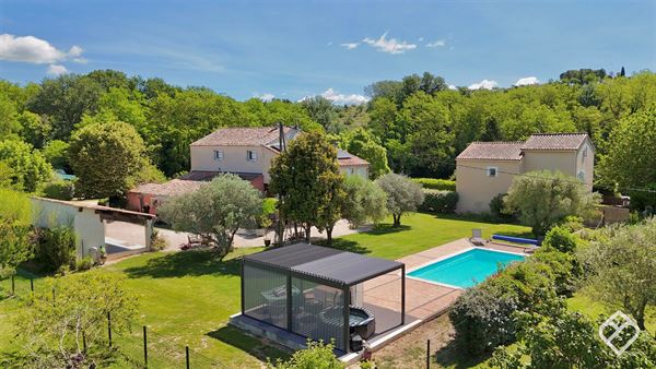 Superbe mas avec gîte et studio sur 4 hectares
