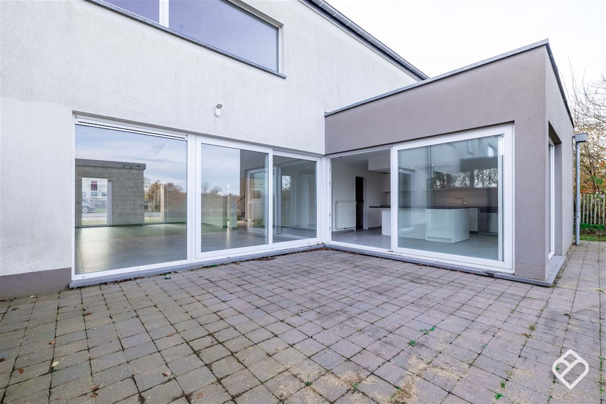 Grande maison récente à Breuvanne