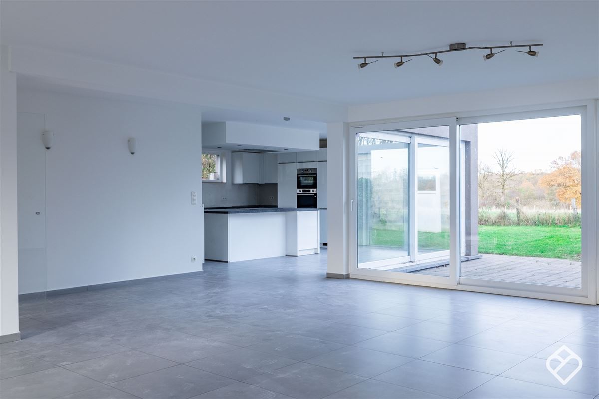 Grande maison récente à Breuvanne