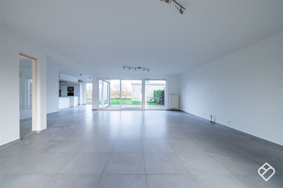 Grande maison récente à Breuvanne