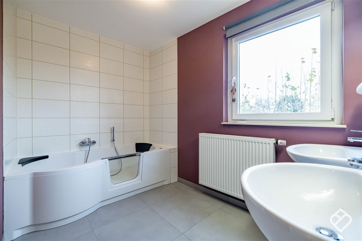 Grande maison récente à Breuvanne