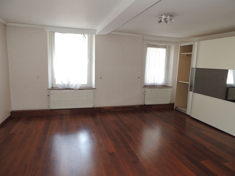 MAISON DE COMMERCE EN PLEIN CENTRE-VILLE