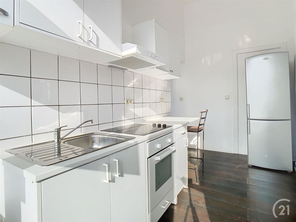MAISON DE COMMERCE + APPARTEMENT IDEALEMENT SITUEE