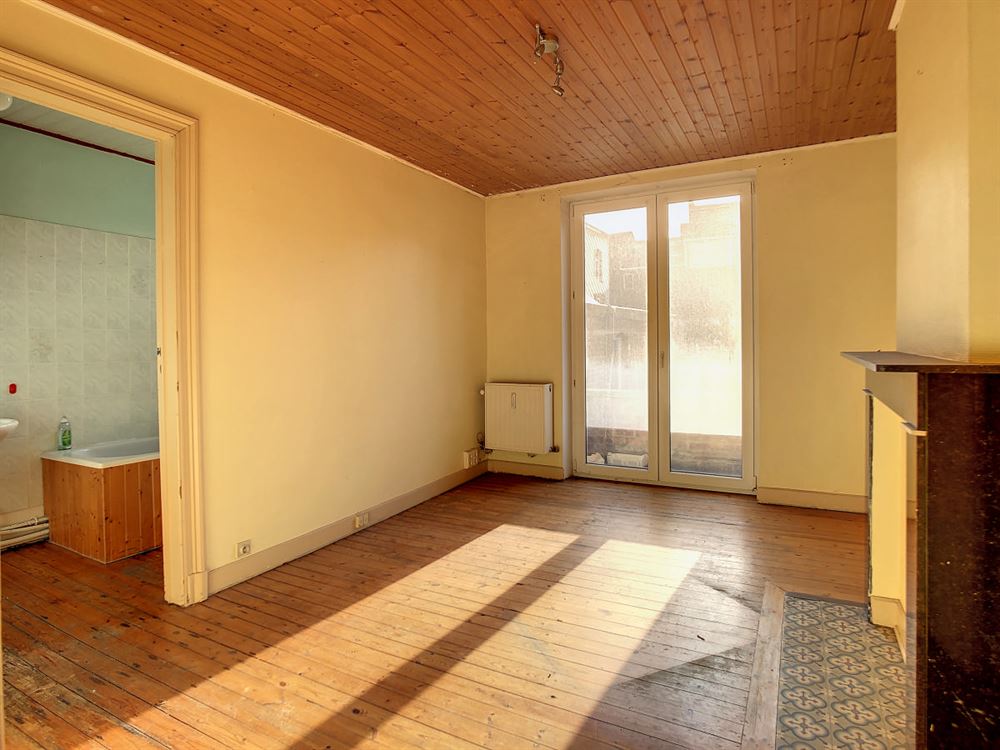 BELLE MAISON DE MAITRE SUR 3 NIVEAUX AVEC COUR