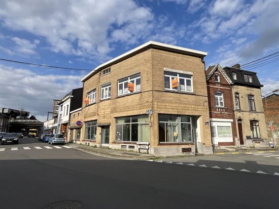 MAISON DE COMMERCE + APPARTEMENT IDEALEMENT SITUEE