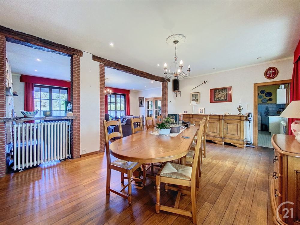 Villa 4 façades avec salle de banquet et espace pr